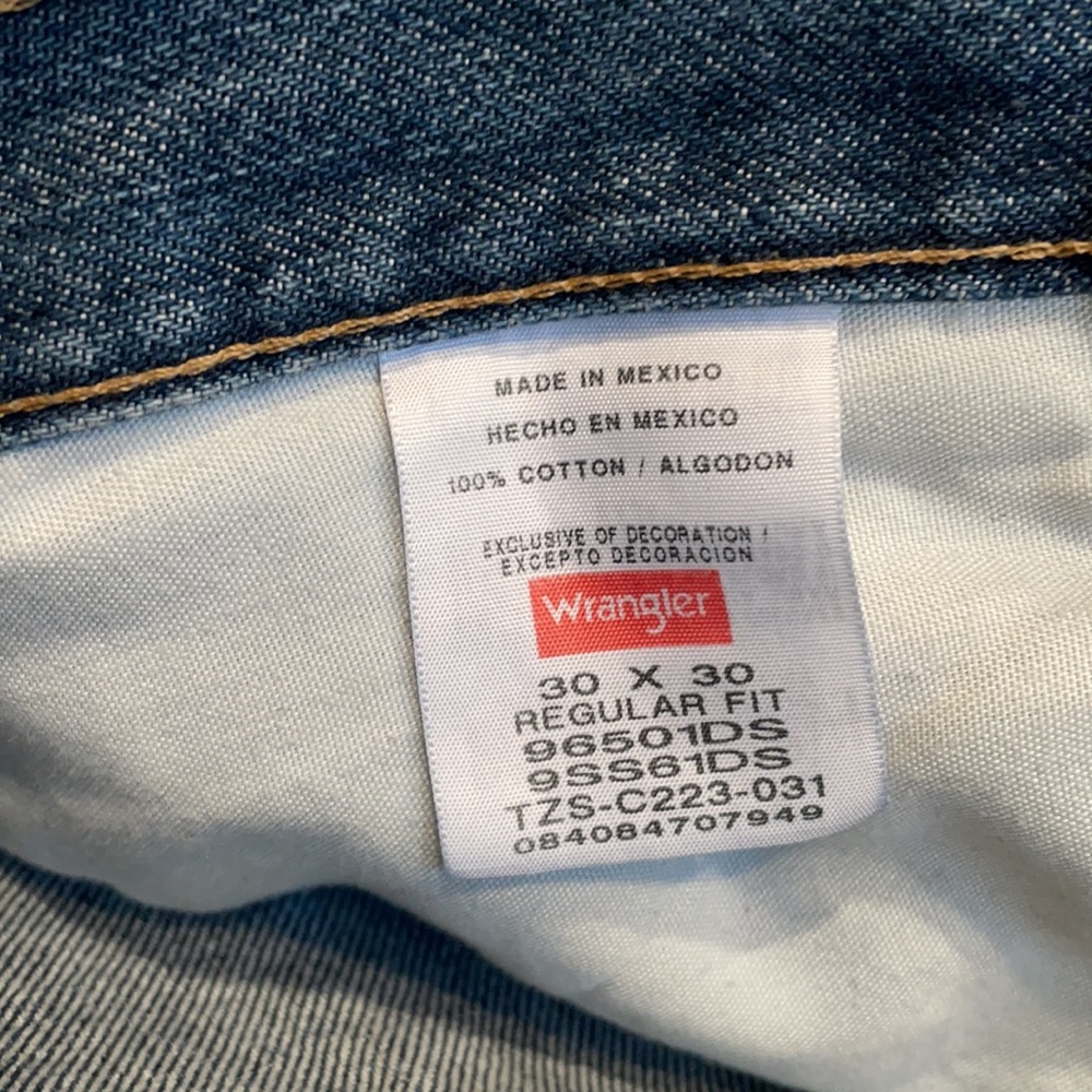 Wrangler Distressed Jeans - Picture 2 of 4